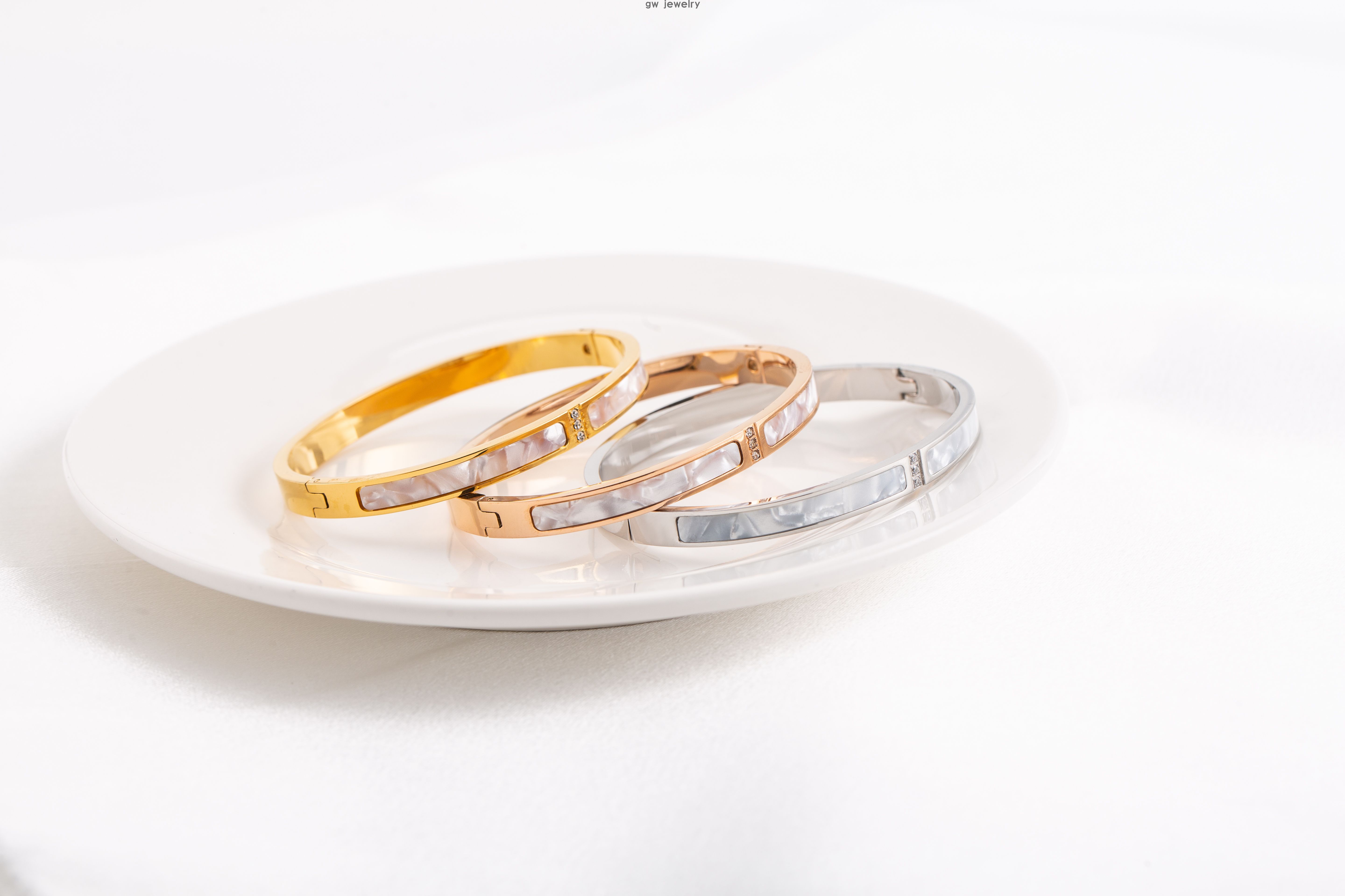 Fashionable and simple bracelet