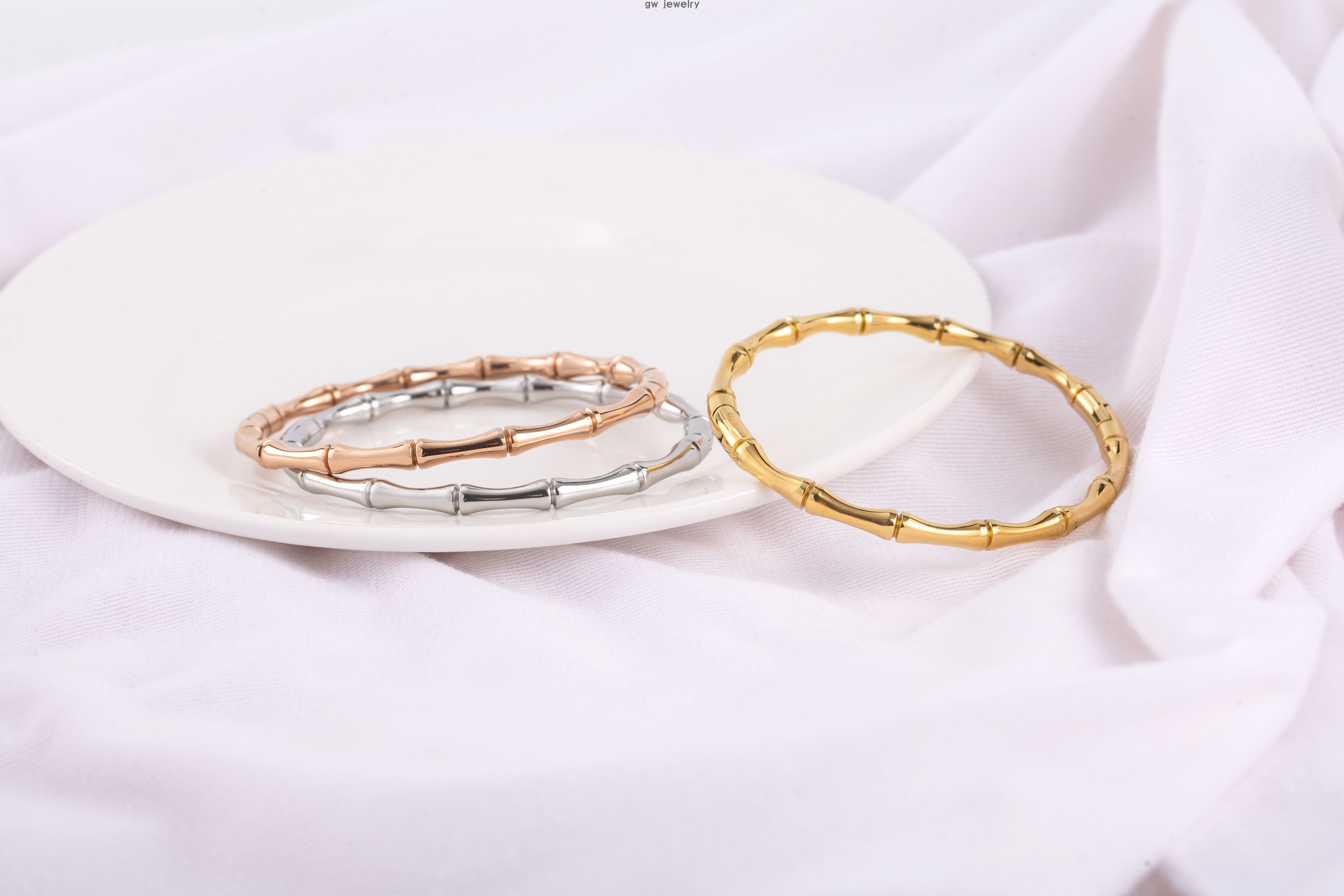 Fashionable and simple bracelet
