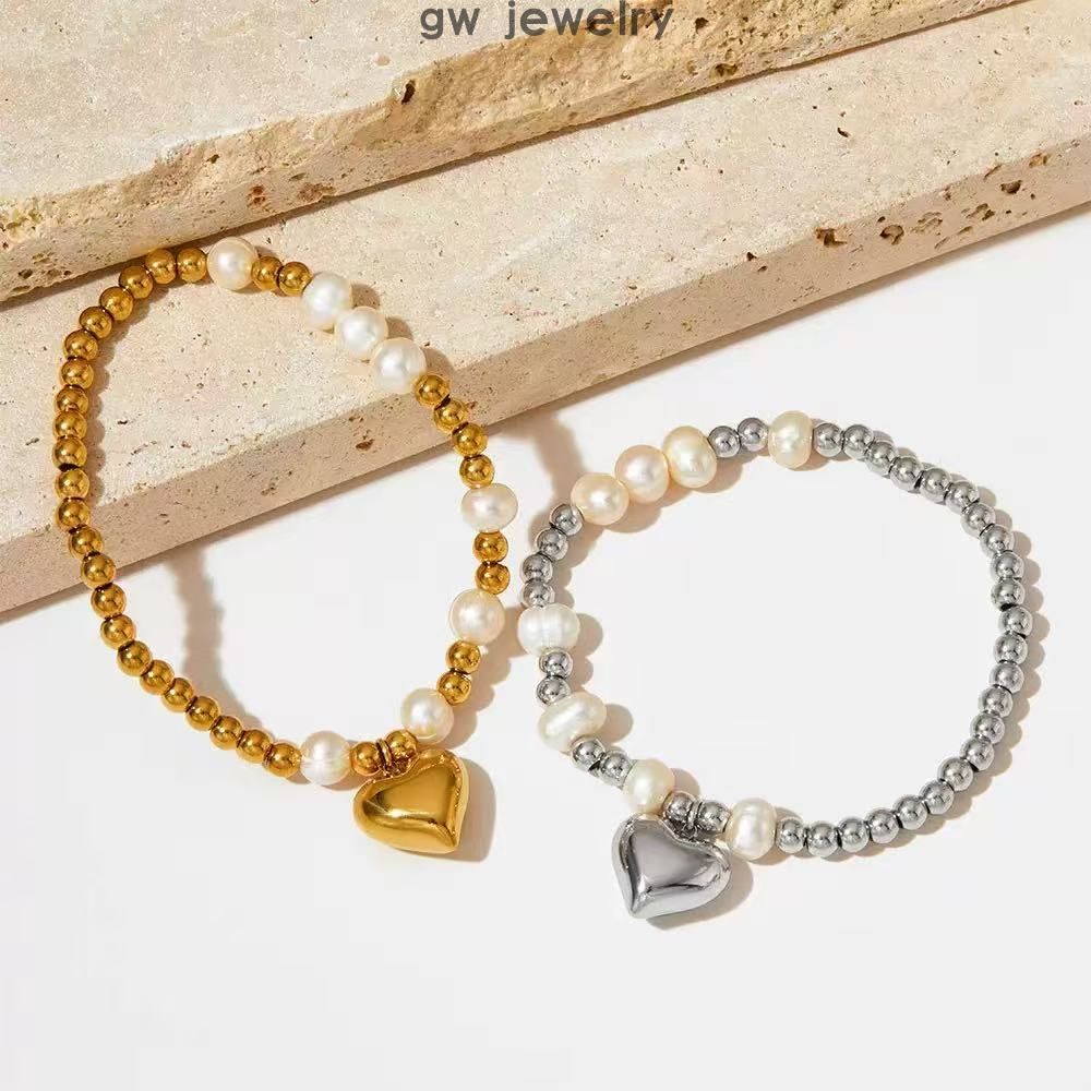 heart-shaped pendant bracelet